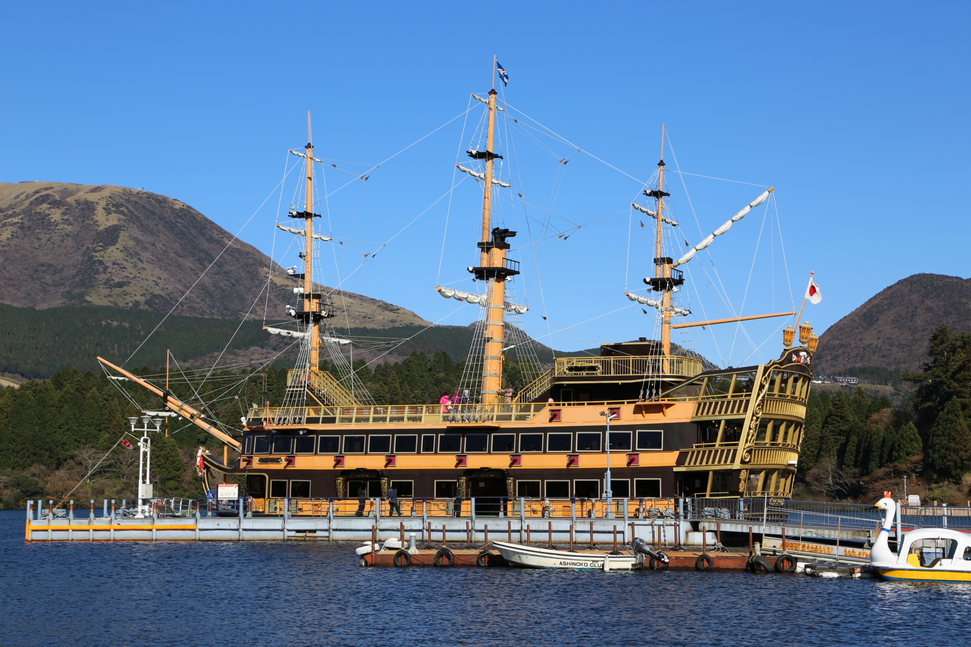 Hakone sightseeing cruise