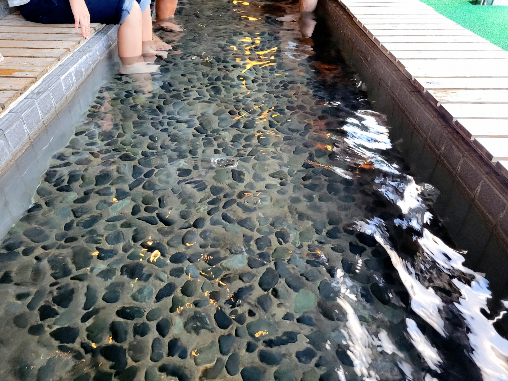 Okutama Hot Springs foot warming bath