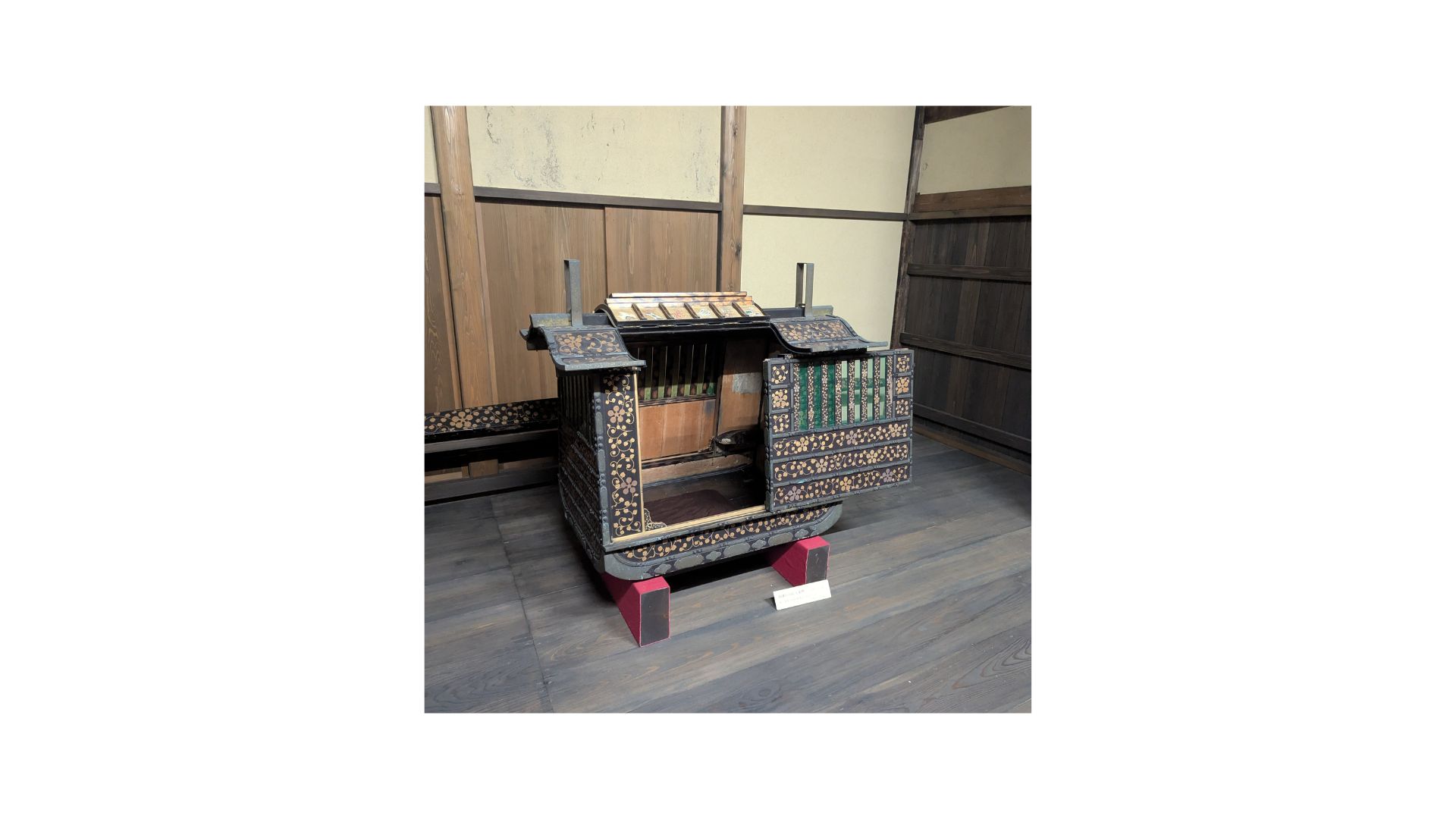 The palanquin ridden by Maeda Harunaga, the 11th lord of the Maeda Domain.