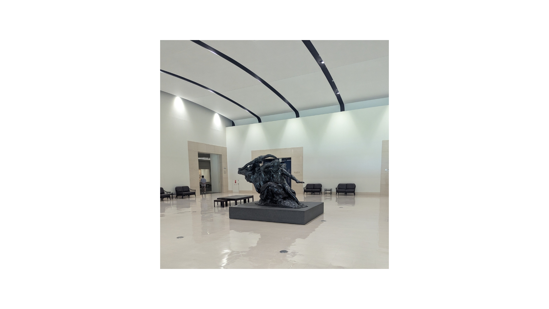 Shimane Art Museum_Interior of the museum with sculptures on display
