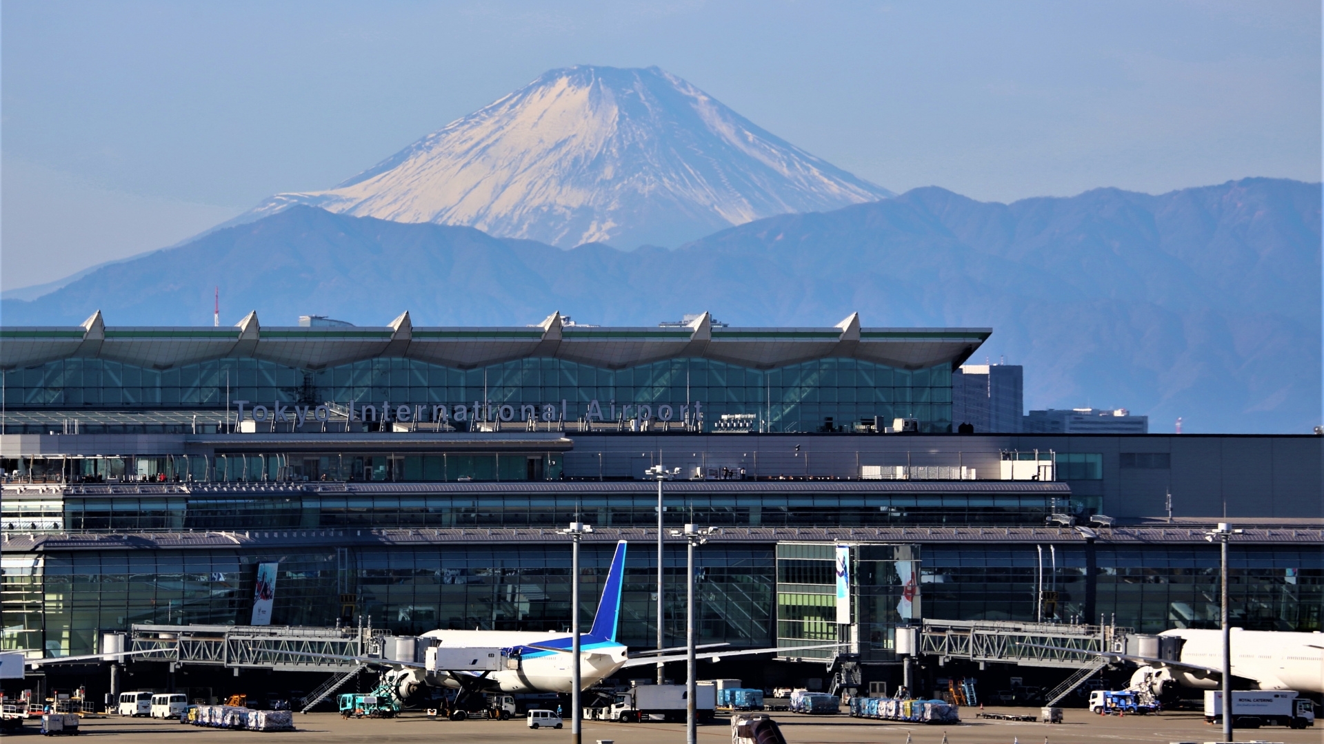 羽田空港と富士山