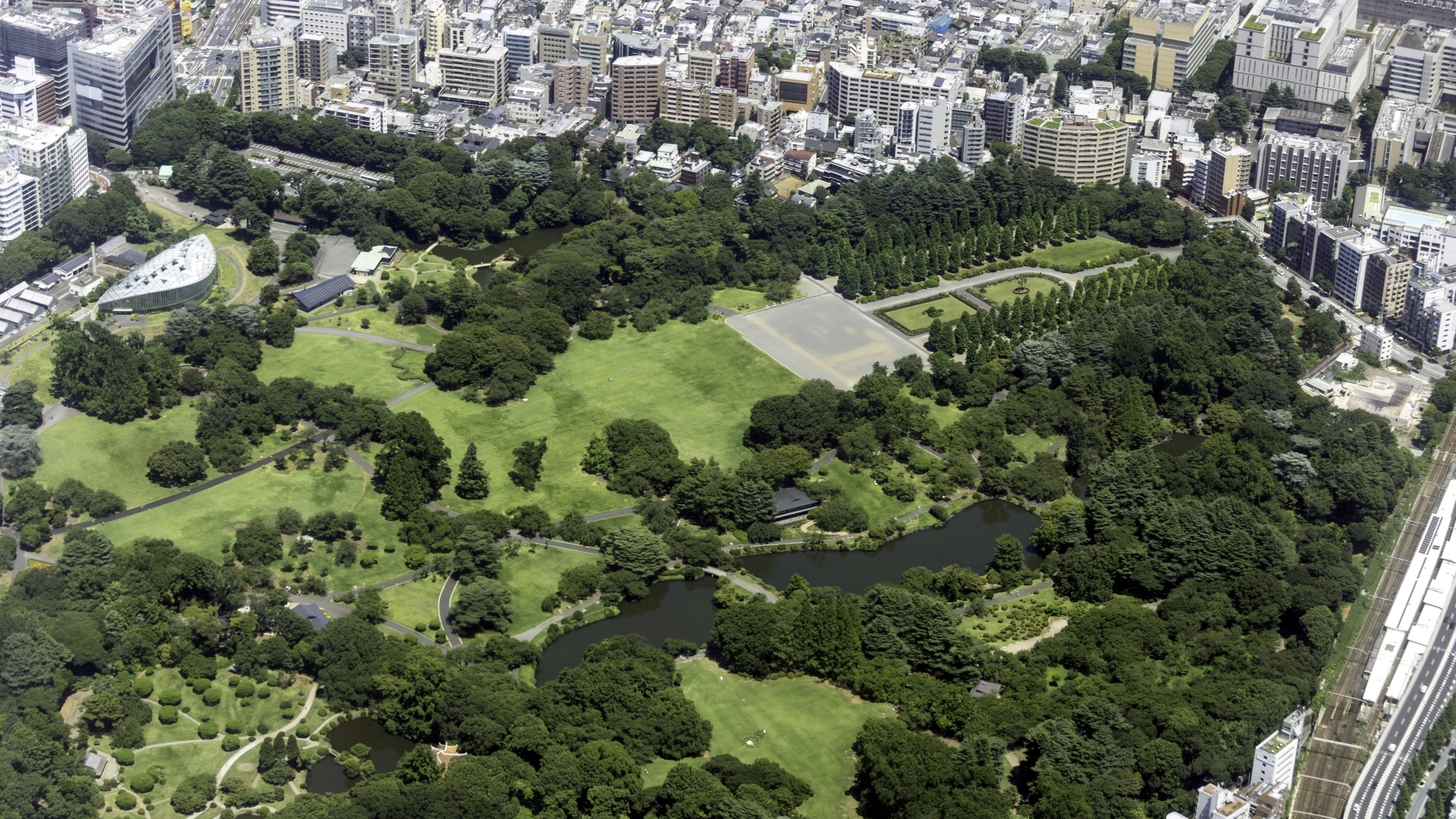 Shinjuku Gyoen National Garden