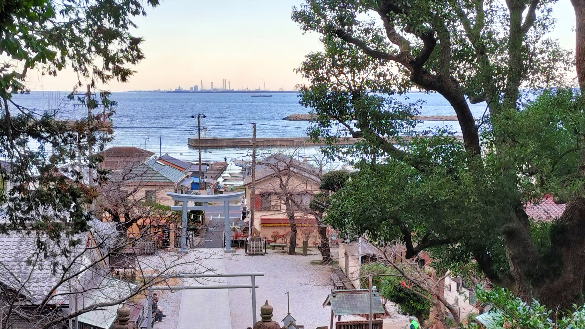 Viewing Tokyo Bay and Futtsu in Chiba across the bay from Hashirimizu Shrine