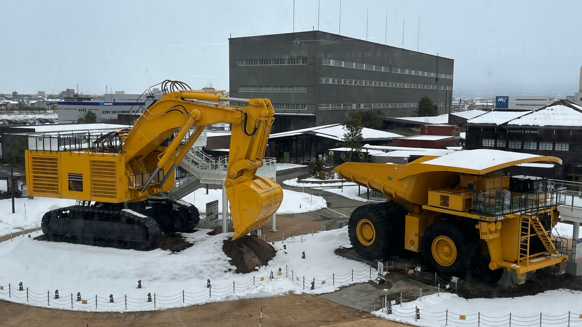Giant Construction Machines at Komatsu no Mori